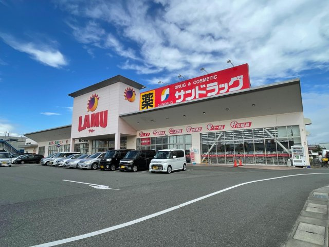 明石市魚住町西岡の周辺|【ラ・ムー明石南店】
徒歩20分(約1570m)。食料品や酒類などが取り扱われています。クリーニング・リサイクル資源回収などのサービスが提供されています。営業時間/24時間(一部店舗を除く)
