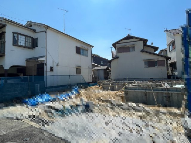 明石市魚住町西岡の外観|【現地外観写真】
第一種住居地域内の閑静な住宅地に位置しています。住宅の前に公園があり、緑豊かな環境でのびのびと過ごすことができそうです。