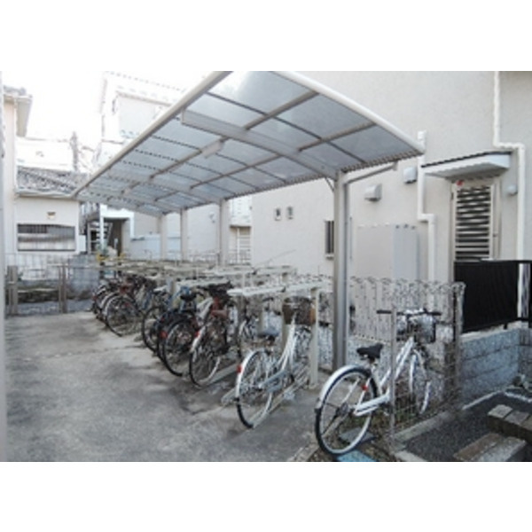 Ｋ．Ｙ南八幡の駐車場