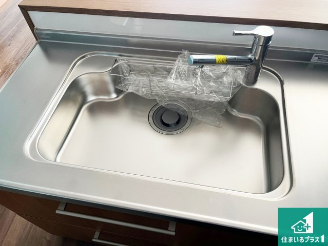 明石市西朝霧丘　未入居の設備|蛇口の先端に浄水器を内蔵しています！原水と浄水、お湯と冷水、シャワーの切替えがワンタッチなので用途によって使い分けられます。