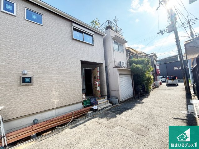 寝屋川市高柳　第12期　新築一戸建ての前面道路含む現地写真|周辺は落ち着いた街並みの住宅地！子育てがしやすい住環境です！まだ未完成ですが、現地でしかわからない事もございます。是非一度ご覧ください。
