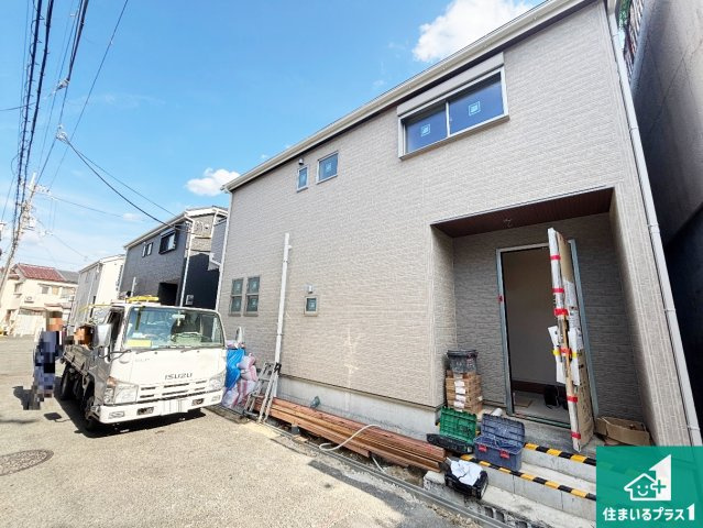 寝屋川市高柳　第12期　新築一戸建ての前面道路含む現地写真|周辺は落ち着いた街並みの住宅地！子育てがしやすい住環境です！まだ未完成ですが、現地でしかわからない事もございます。是非一度ご覧ください。