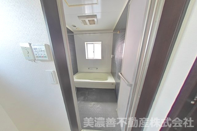 ６７２０４　岐阜市西河渡３丁目中古戸建の浴室