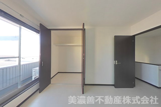 ６７２０４　岐阜市西河渡３丁目中古戸建の洋室