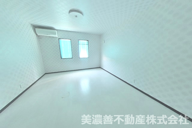 ６７２０４　岐阜市西河渡３丁目中古戸建の洋室