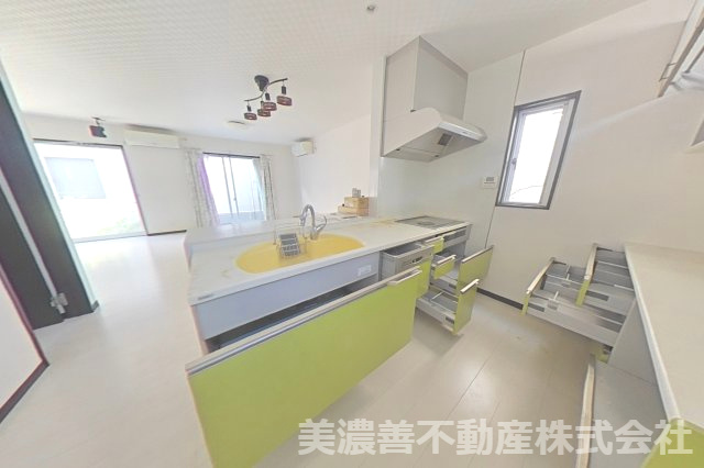 ６７２０４　岐阜市西河渡３丁目中古戸建のキッチン