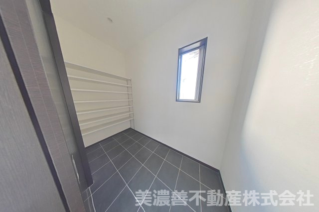 ６７２０４　岐阜市西河渡３丁目中古戸建の玄関