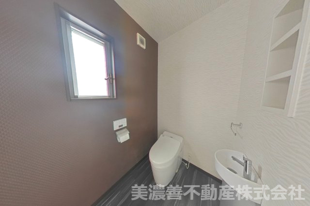 ６７２０４　岐阜市西河渡３丁目中古戸建のトイレ