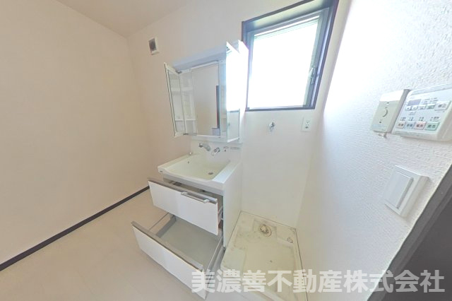 ６７２０４　岐阜市西河渡３丁目中古戸建の脱衣所