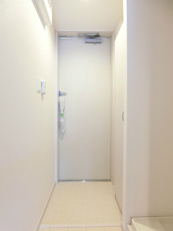 リブリ・クレール岡本の玄関