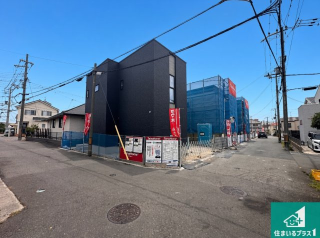 加古川市平岡町二俣　新築一戸建ての前面道路含む現地写真|周辺は落ち着いた街並みの住宅地！子育てがしやすい住環境です！まだ未完成ですが、現地でしかわからない事もございます。是非一度ご覧ください。