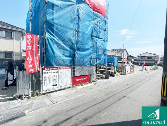 加古川市平岡町二俣　新築一戸建ての前面道路含む現地写真|周辺は落ち着いた街並みの住宅地！子育てがしやすい住環境です！まだ未完成ですが、現地でしかわからない事もございます。是非一度ご覧ください。