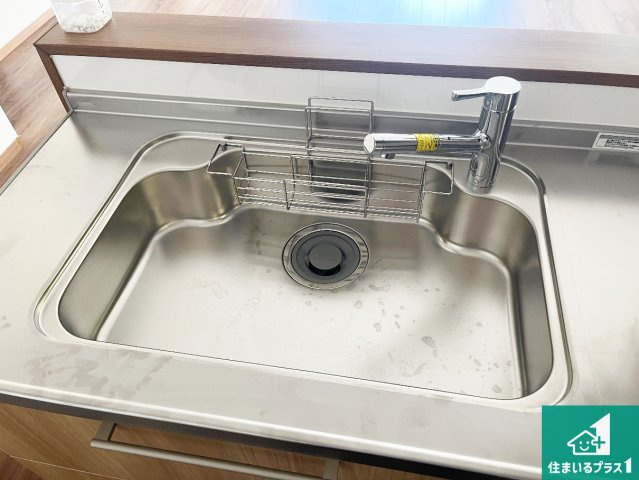 明石市西朝霧丘　未入居の設備|蛇口の先端に浄水器を内蔵しています！原水と浄水、お湯と冷水、シャワーの切替えがワンタッチなので用途によって使い分けられます。