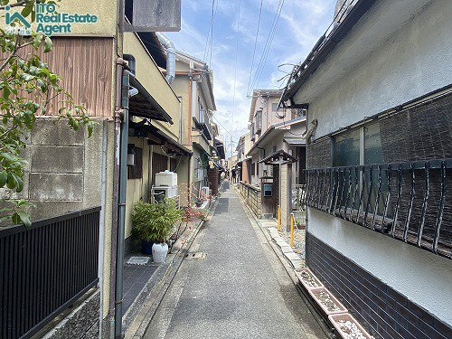 上京区 寺今町 「京町家」の前面道路含む現地写真