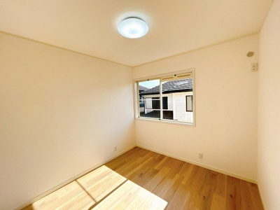 【洋室】 | 豊田市深見町木戸戸建 | ２階中央洋室別角度