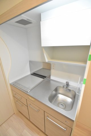 セレニテ難波プリエ　仲介手数料無料のキッチン