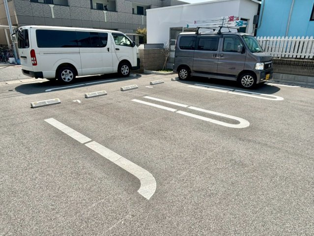 ドルチェ細江の駐車場