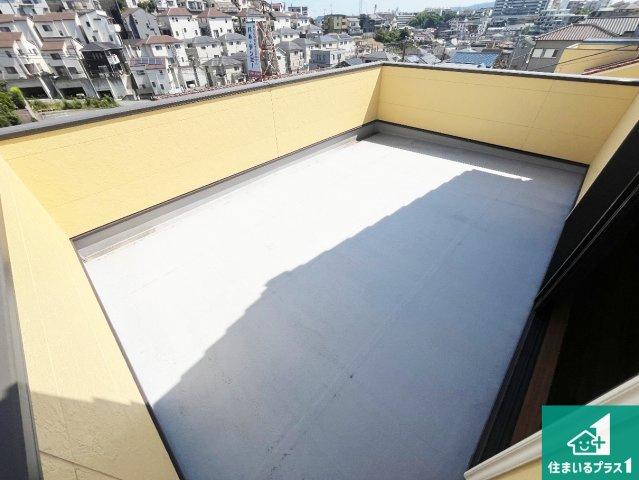 明石市西朝霧丘　未入居のバルコニー|ワイドバルコニーは洗濯物を干すスペースが広いのでご家族が多くても安心！