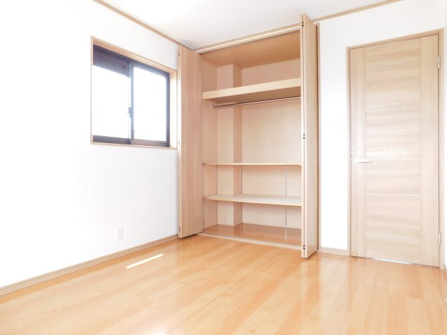 名古屋市南区曽池町２丁目の中古一戸建の洋室|◇３階洋室◇　　明るい洋室約６．３帖　全居室収納完備！　（２０２６年５月リフォーム済）