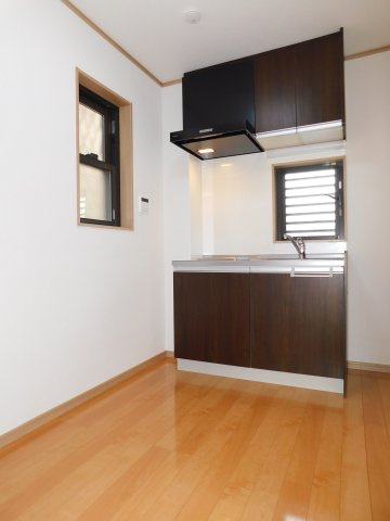 名古屋市南区曽池町２丁目の中古一戸建のキッチン|◇１階ミニキッチン◇　　簡単な食事や飲み物の準備などに利用できます♪