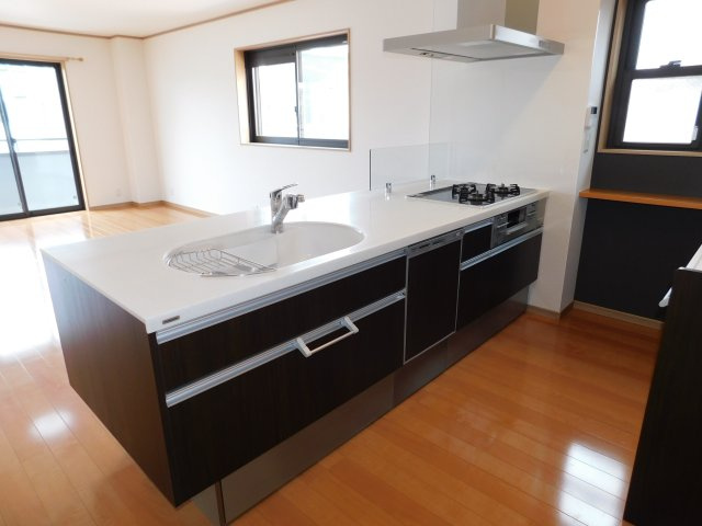 名古屋市南区曽池町２丁目の中古一戸建のキッチン|◇キッチン◇　　システムキッチン　吊戸棚　食洗機　（２０２６年５月リフォーム済） 　