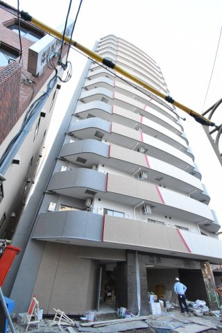 セレニテ難波プリエ　仲介手数料無料のエントランス