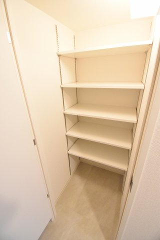 セレニテ難波プリエ　仲介手数料無料の収納
