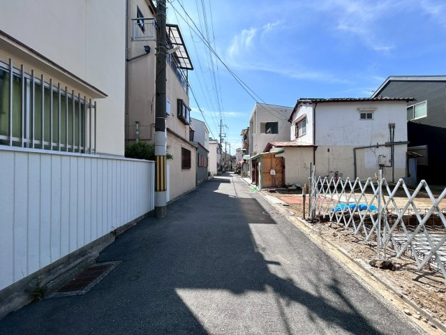東大阪市大蓮南4丁目の前面道路含む現地写真|駐車スペースを確保しており、お車をお持ちの方も安心です♪