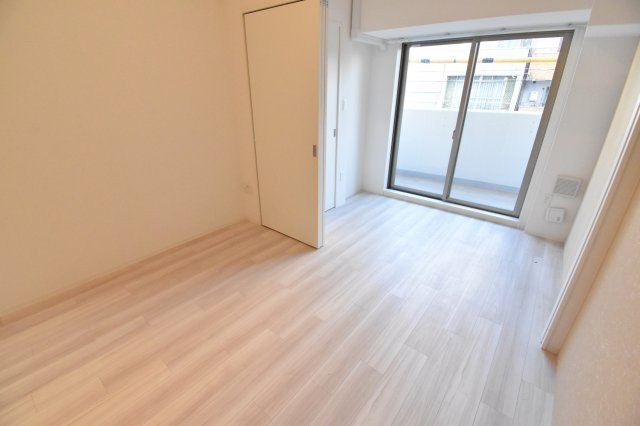 セレニテ難波プリエ　仲介手数料無料の寝室