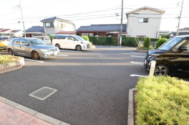 シュティルブリーゼAの駐車場