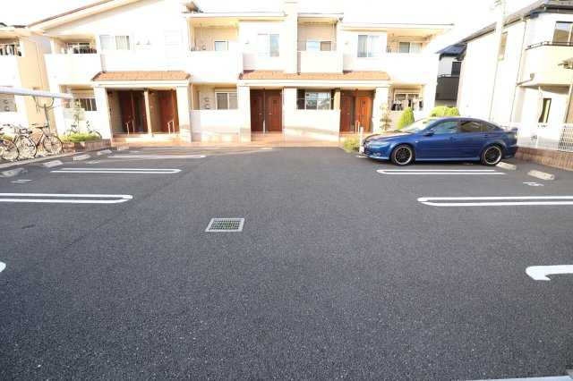 シュティルブリーゼAの駐車場