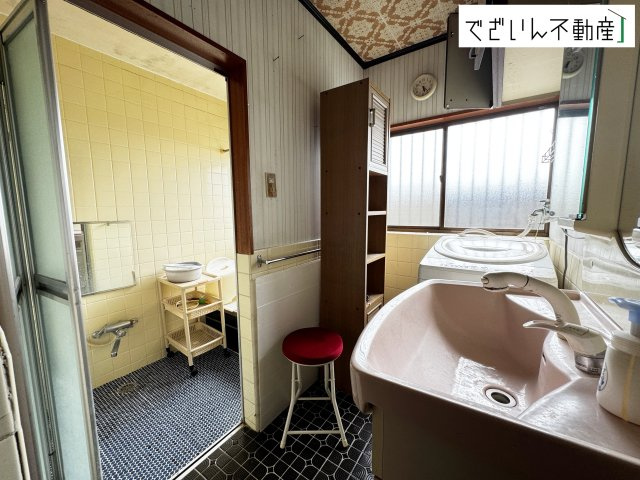 【脱衣所】 | 熊谷市久保島　中古住宅   | 現地(2026年7月撮影)
