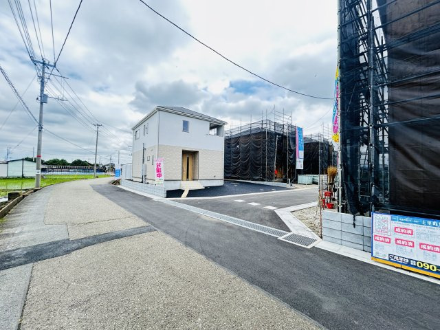 新築　児玉郡上里町黛第１　クレイドルガーデン　6号棟の前面道路含む現地写真|現地写真　北側接道幅員約6.6ｍ