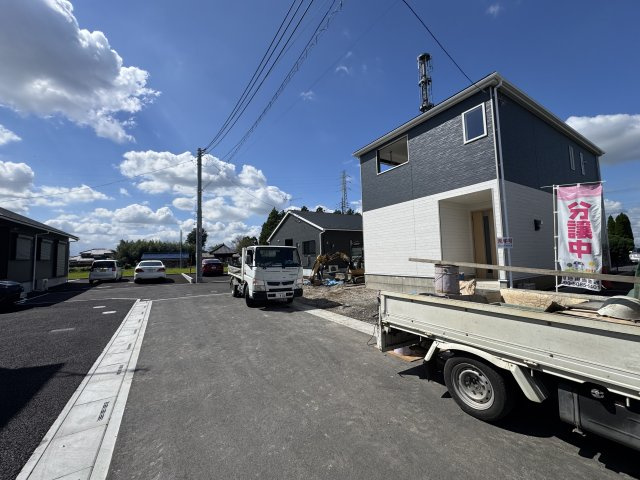 新築　児玉郡上里町黛第１　クレイドルガーデン　6号棟の前面道路含む現地写真|現地写真　北側接道幅員約6.6ｍ