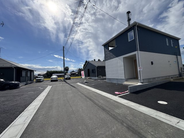 新築　児玉郡上里町黛第１　クレイドルガーデン　6号棟の前面道路含む現地写真|現地写真　北側接道幅員約6.6ｍ