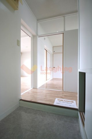 ビレッジハウス荒木1号棟の玄関|明るい玄関です