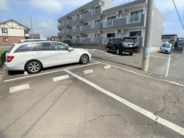 エターナルみたけの駐車場