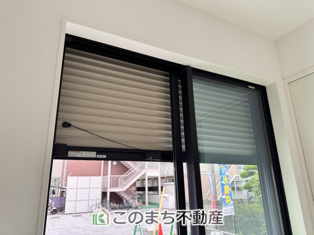 グラファーレ宇都宮市峰町3期の設備|1階掃出し窓はシャッター雨戸で防犯性アップ♪