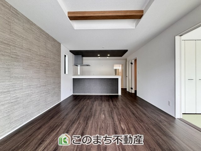 グラファーレ宇都宮市峰町3期の居間・リビング|開放感のある広々としたリビング☆家族みんなでゆったりくつろげます♪
南側から暖かな日差しが差し込みます♪キッチンからリビングの様子がよく見渡せます☆
