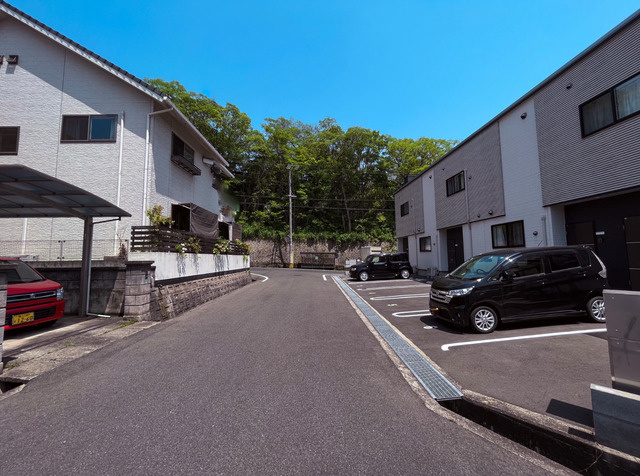 シャンティの駐車場