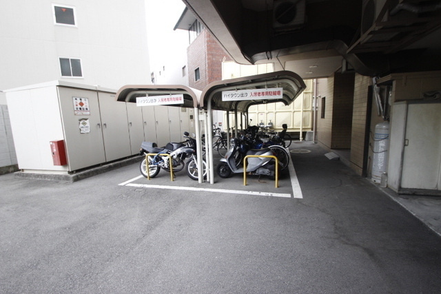 ハイタウン出汐の駐車場