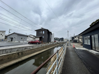 【前面道路含む現地写真】 | 山手町平屋戸建て