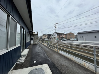 【前面道路含む現地写真】 | 山手町平屋戸建て