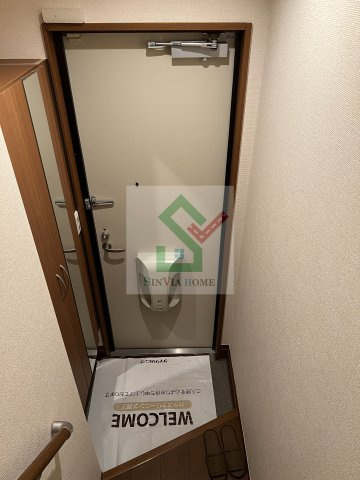 アザレアKガーデンの玄関