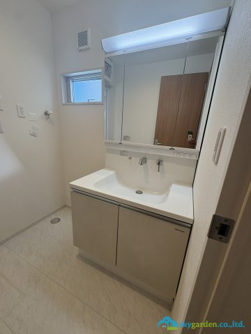 茅ヶ崎市中島４期　中古戸建の独立洗面台|朝の身支度には欠かせない独立洗面化粧台