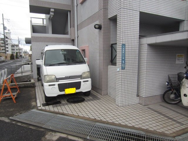 【駐車場】