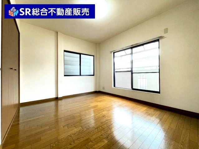 本町中古戸建の寝室|3F　6.5帖。落ち着いた雰囲気で寝室にいかがでしょうか？