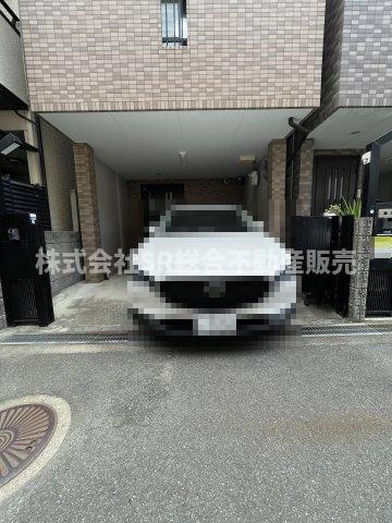 本町中古戸建の駐車場|お車をお持ちの方には必要な駐車場はビルトインガレージ1台分（車種による）です！