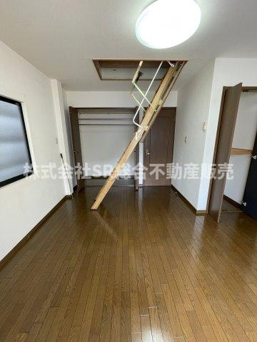 本町中古戸建の洋室|リフォームプランなら弊社にお任せ！
資金面・オシャレな雰囲気・スタンダード
あなたの希望を叶えます！