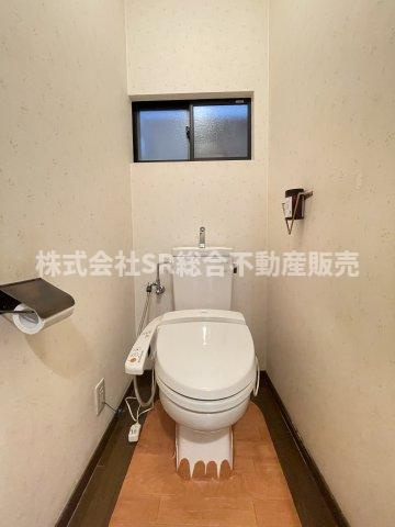 本町中古戸建のトイレ|トイレが2ヵ所あるので朝の忙しい時間帯でも安心です！